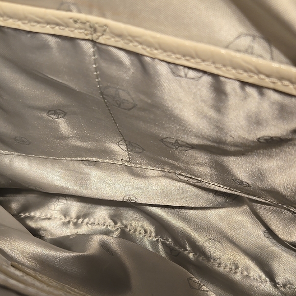 Paula Abdul White Crocodile-Embossed Handbag.   ✨️PRE OWNED✨️ - Picture 7 of 14